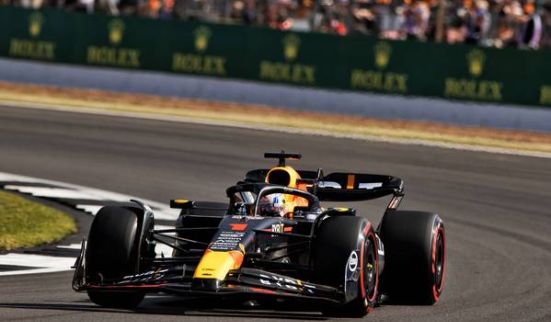 Verstappen logra la pole en Silverstone por delante de Norris Pérez