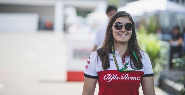 Female driver Calderon gets second Sauber test drive