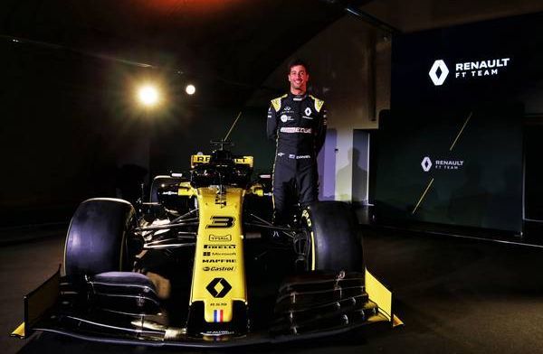 Ricciardo turns first laps as a Renault driver at Barcelona