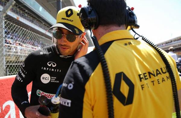 Daniel Ricciardo shows sympathy for the Formula 1 fans