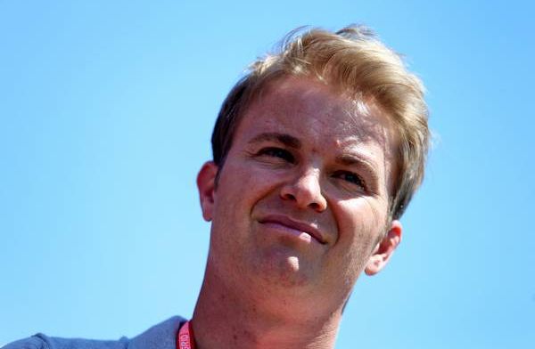 Nico Rosberg very happy to see Lewis Hamilton make dumb mistake 