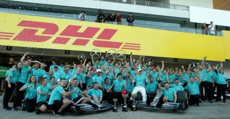 Hamilton and Bottas pay tribute to Petronas
