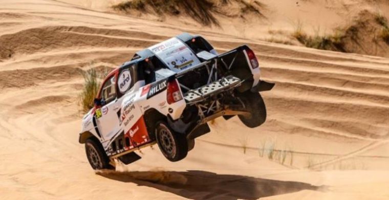 Watch: Alonso uses duct tape and zip ties to patch up Toyota in Dakar!