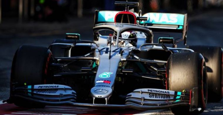 Lewis Hamilton stops on track with engine problem!