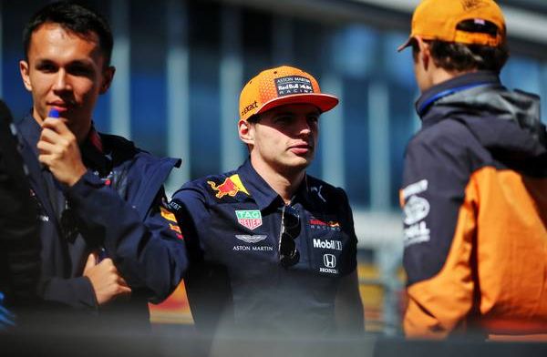 Verstappen despite early spin twice in second place in strong sim race 