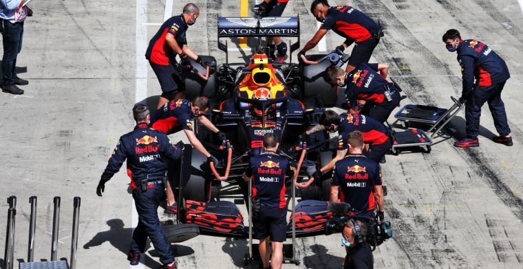 Engineers Red Bull Racing and Mercedes differ about medium tire advantage