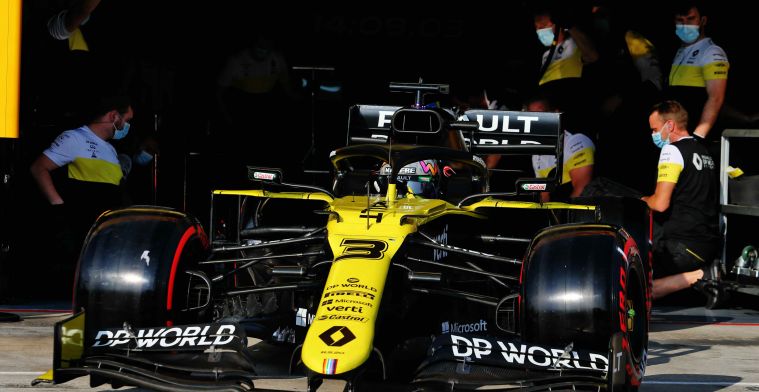 Ricciardo apologises to Verstappen after pit lane incident 