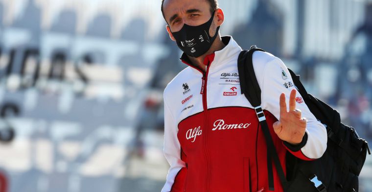 Kubica returns behind the wheel of a Formula 1 car 