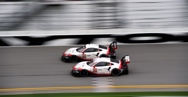 24 Hours of Daytona: Rossi leads, closely followed by Magnussen