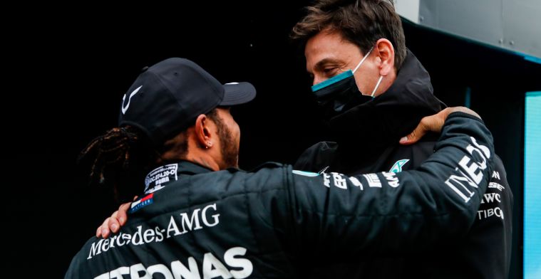 Mercedes deny option for longer F1 contract with Lewis Hamilton