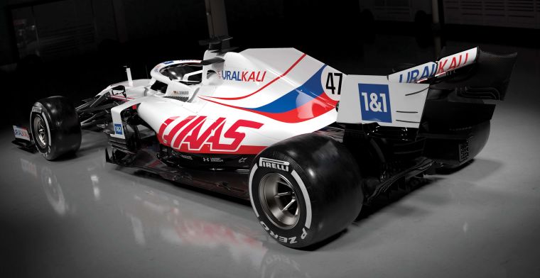 The Internet discusses the 'Russian livery' on the American Haas F1 car