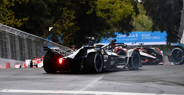Mercedes teammates Vandoorne and De Vries crash out of ePrix Rome together