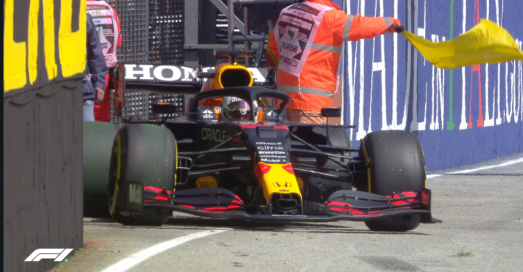 Verstappen stops on track in FP2 with reliability issues