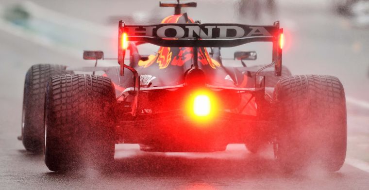 Red flag at Spa after formation laps behind safety car - Heavy rain