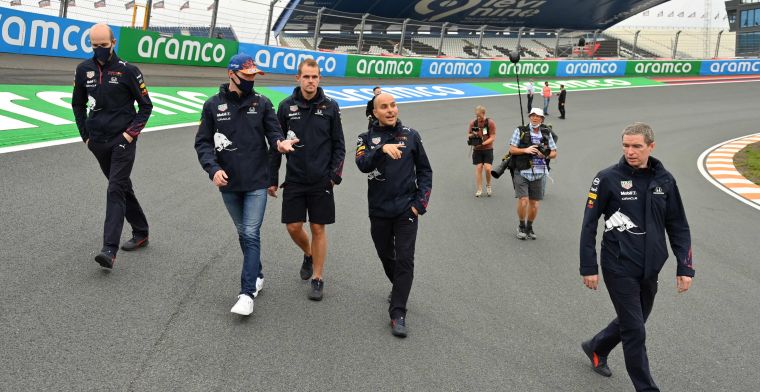 Verstappen goes for an unusual track walk at Zandvoort to explore the circuit