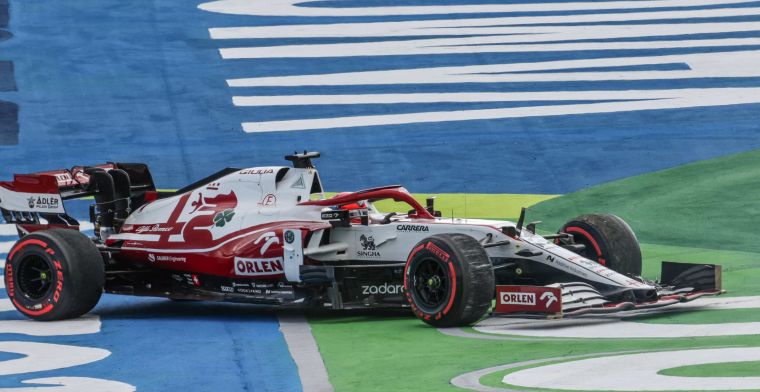 Alfa Romeo makes changes to Raikkonen's rear wing and starts from pit lane