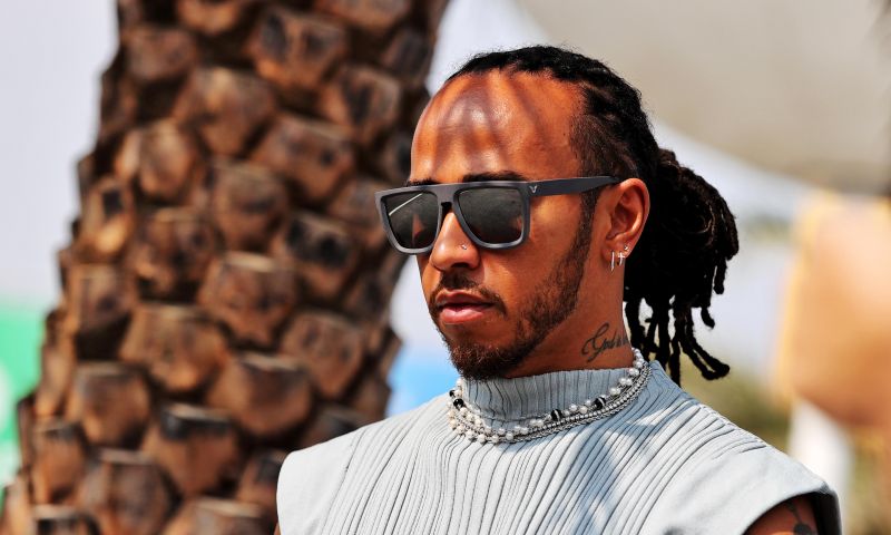 Lewis Hamilton felt discomfort in his neck during free practice