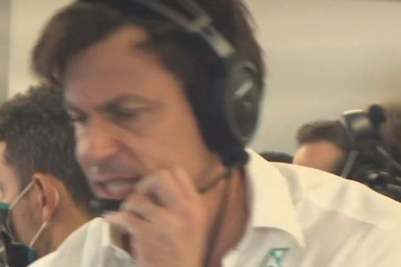 Video: A frustrated team boss Wolff is followed for two minutes 