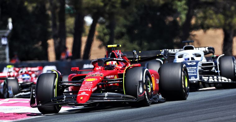 Anche la Ferrari fallisce ai box: Sainz viene penalizzato di cinque secondi