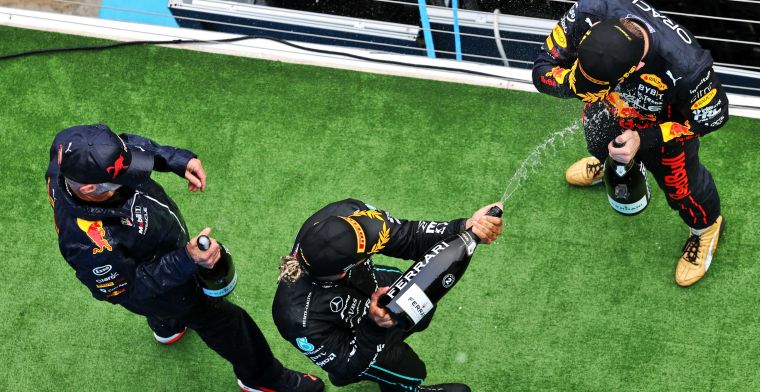 Verstappen asqueado por los aficionados que prendieron fuego a la gorra de Hamilton: Inaceptable