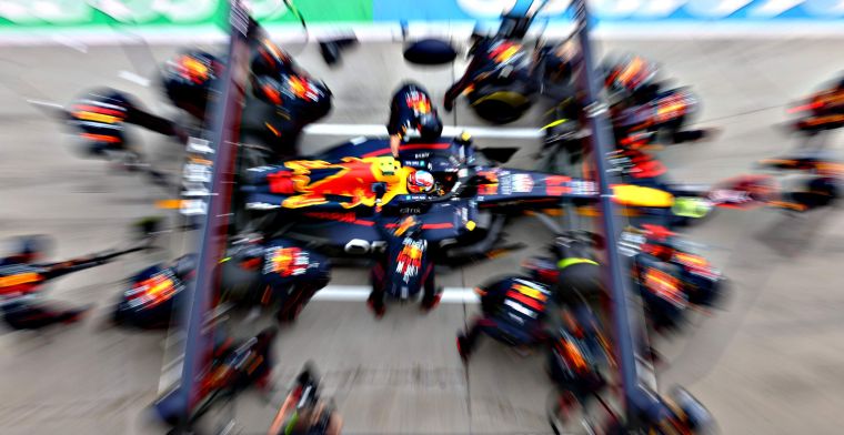 La Red Bull Racing batte di nuovo i rivali con la sosta più veloce del 2022