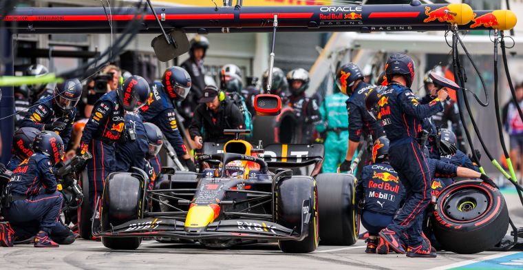 Verstappen hopes for stronger front tyres in 2023: 'Attacking corners better'.