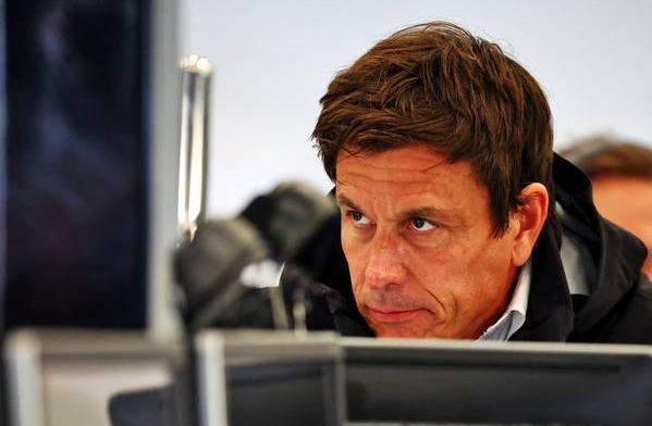 Wolff: Não dá para ficar satisfeito com Verstappen em um nível próprio