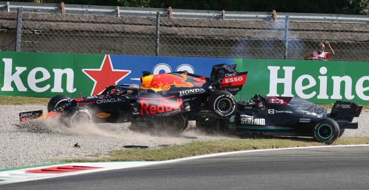 Imagem icônica de Verstappen em cima de Hamilton na vitória de Ricciardo