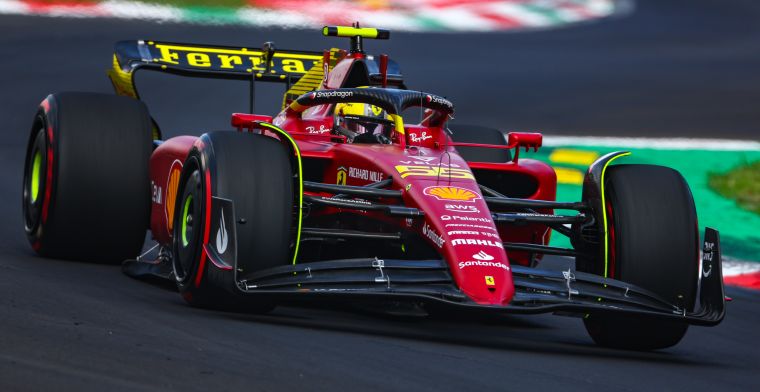 Ferrari prend le dessus sur Red Bull lors de la FP2 avec Carlos Sainz en tête.