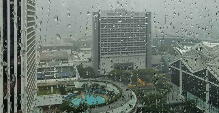 Ulewny deszcz zdaje się nie ustawać na starcie FP3 w Singapurze