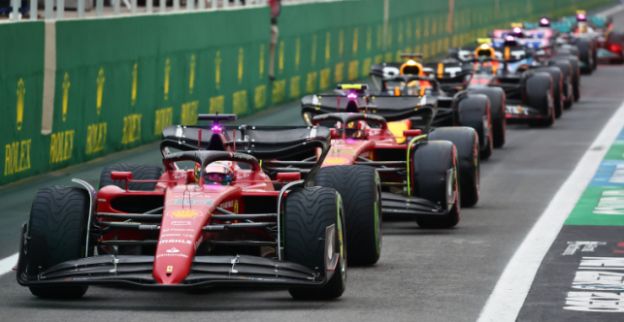 Rekonstruktion af to gange komplet kaos hos Ferrari og Leclerc