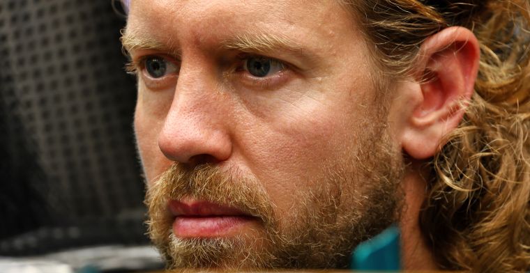 Vettel świętuje pożegnanie z F1 z innymi kierowcami w Abu Dhabi