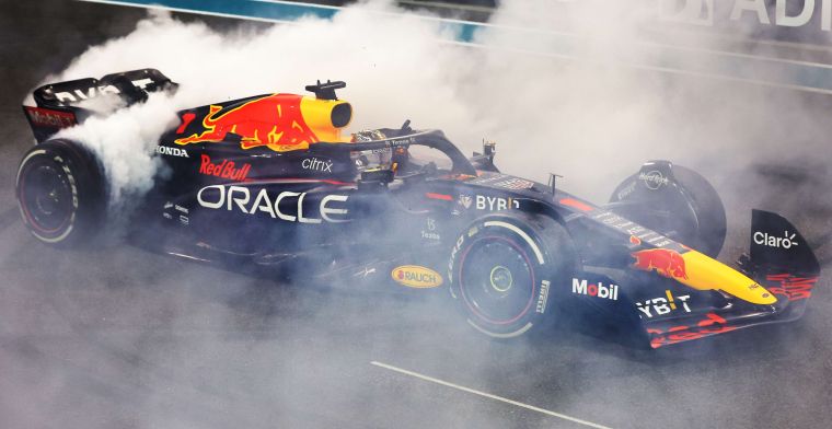 Verstappen brilla en una carrera de demostración en Japón