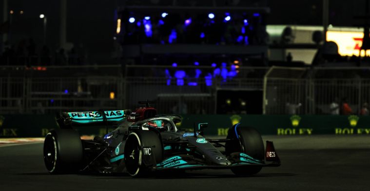 Russell espera que a Mercedes brigue pelo título em 2023