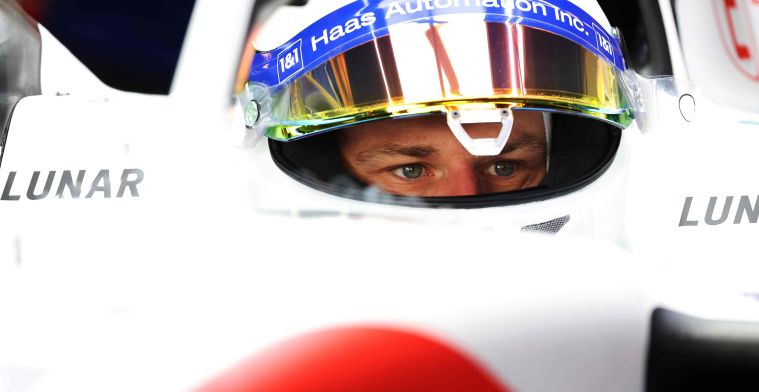 Hülkenberg se sienta en la fábrica de Haas F1