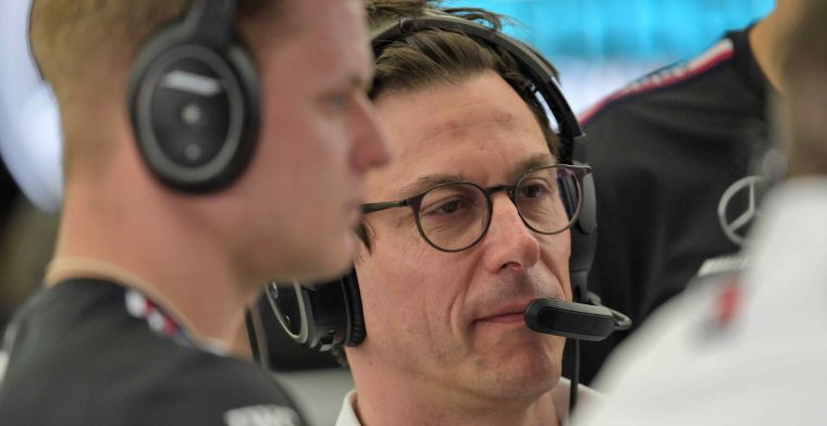 Wolff deluso dalla Mercedes: Lenti nei longrun