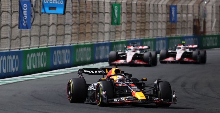 Comentarista de F1: 'La lucha por el título entre Verstappen y Pérez es demasiado pedir'