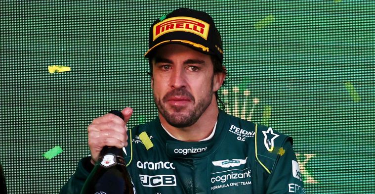 Alonso defiende a Sainz: Los comisarios son un poco duros.