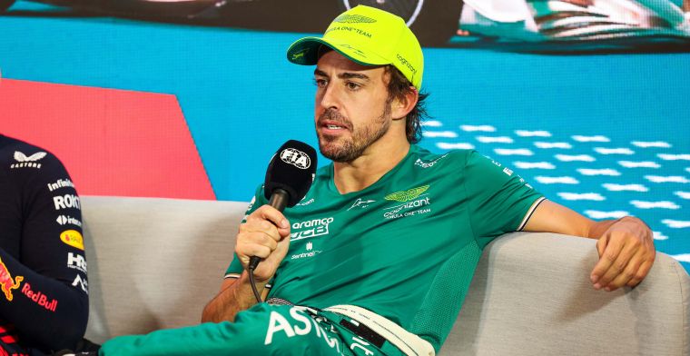 Alonso se aburre pero: 'Podía seguir la carrera en las pantallas'