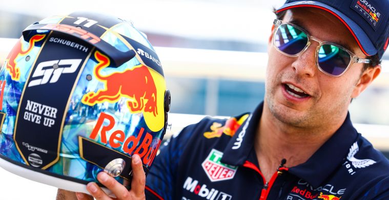 Perez visar upp sin nya blå hjälm för Monacos Grand Prix