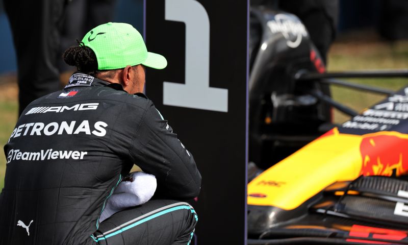 Hamilton e Wolff veem melhorias na McLaren: "Impressionante