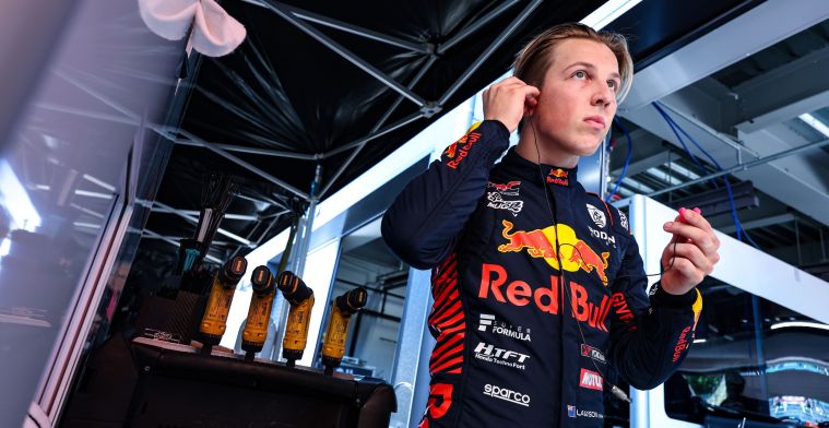 Que signifie le départ de De Vries pour Red Bull junior Lawson ?