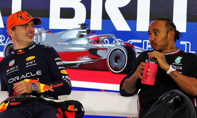 Hamilton brinca com Verstappen: "Só é sério quando fala a palavra com 'P'"