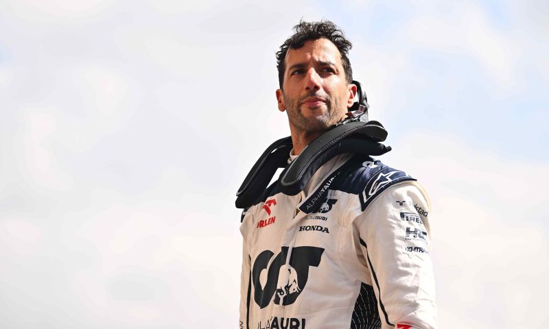 Ricciardo enfrenta férias diferentes das de Verstappen: 'Muito treinamento'