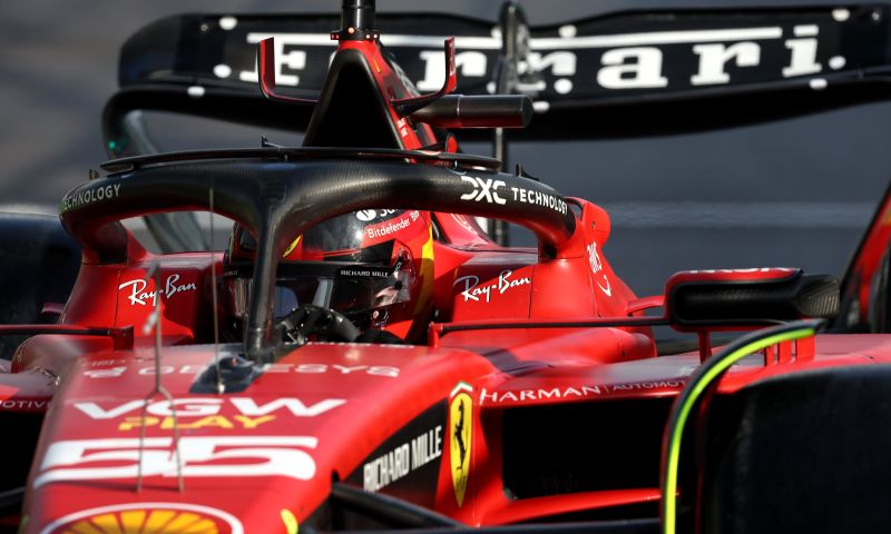 Sainz fala sobre a sensação de correr pela Ferrari: "Muito exigente"