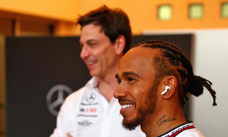 'O presidente da Ferrari não recebe nenhuma resposta de Hamilton'