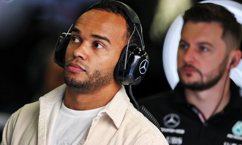 Irmão mais novo de Hamilton brinca: 'A Mercedes me quer como companheiro de equipe de Lewis em 2024'