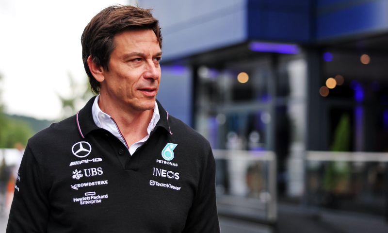 O que o chefe de equipe da Mercedes, Wolff, considera mais difícil em sua função?