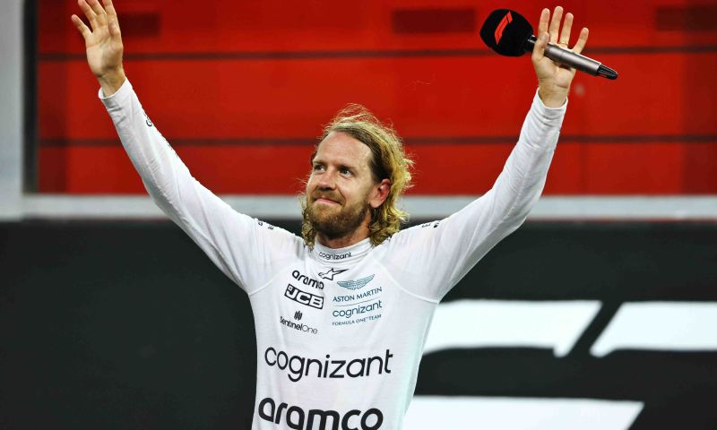 Vettel não tem inveja do sucesso de Alonso na Aston Martin: "Estou feliz por ele