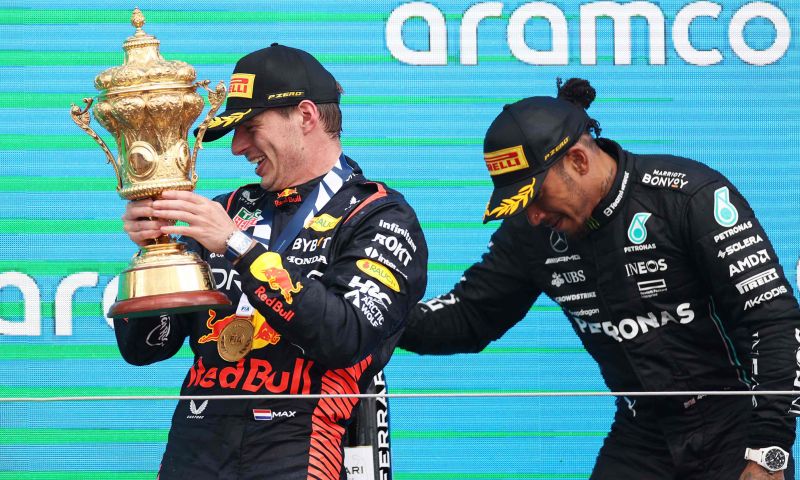 Com Verstappen e Hamilton no mesmo carro, quem vencerá? 'Lewis está muito velho'